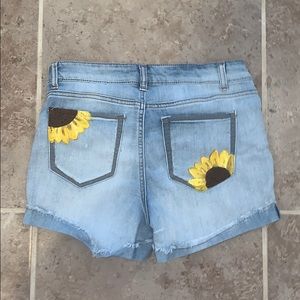 Vanilla star midrise denim shorts w/ sunflowers